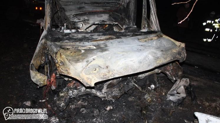 Czołówka bmw i mercedesa. Jedna osoba nie żyje