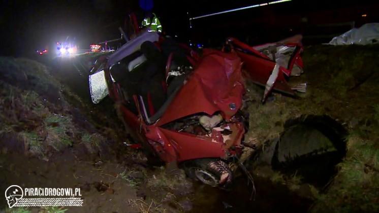 Zderzenie seicento z mercedesem. Na wszystko najechał jeszcze TIR.