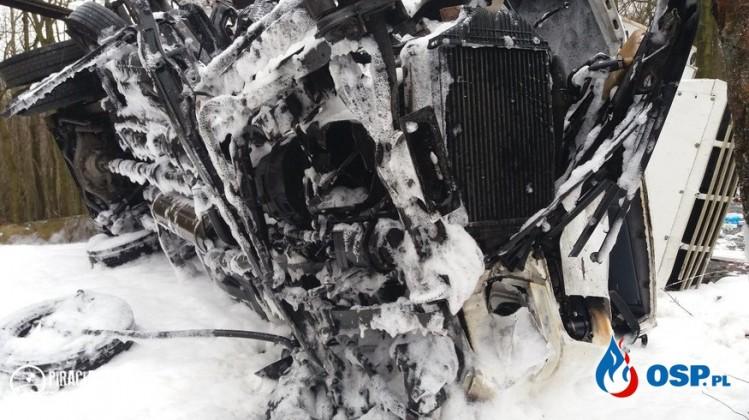 Wypadek samochodu dostawczego przewożącego art. spożywcze w tym... ? piwo