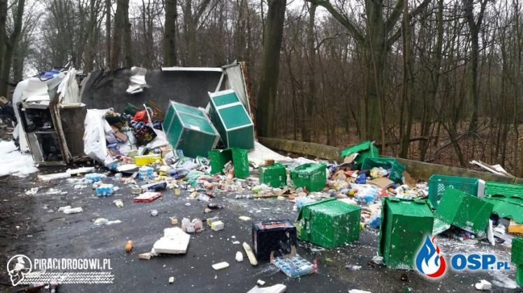Wypadek samochodu dostawczego przewożącego art. spożywcze w tym... ? piwo