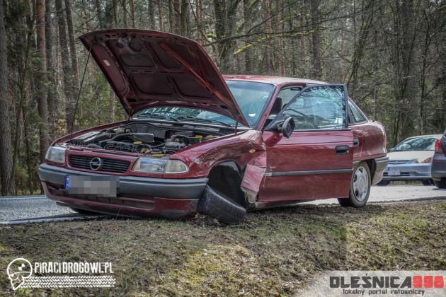 Zderzenie BMW i opla, czyli jak nie wykonywać manewru skrętu.