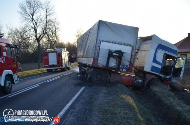 5 osób zabitych w zderzeniu busa z ciężarówką