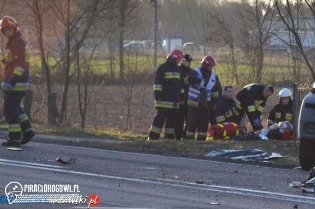 5 osób zabitych w zderzeniu busa z ciężarówką