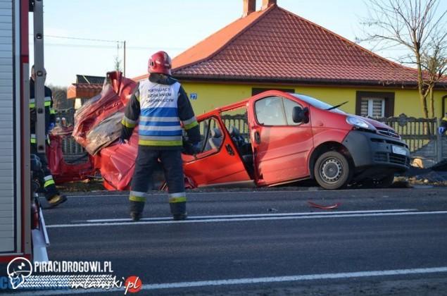 5 osób zabitych w zderzeniu busa z ciężarówką