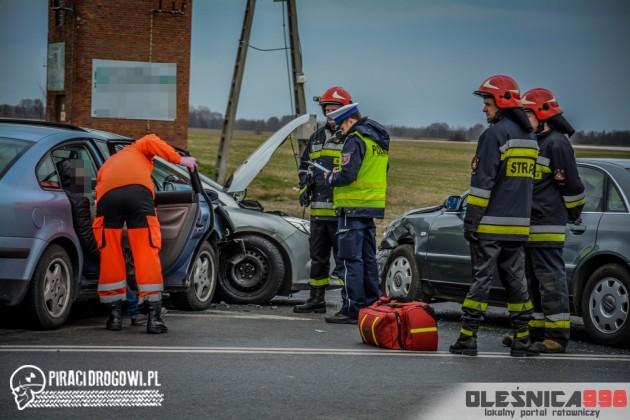 4 rannych, 3 rozbite samochody - wypadek na skutek nieustąpienia piewszeństwa
