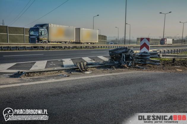 Ciężarówka rozbiła się na S8. Kilkaset litrów paliwa na drodze!