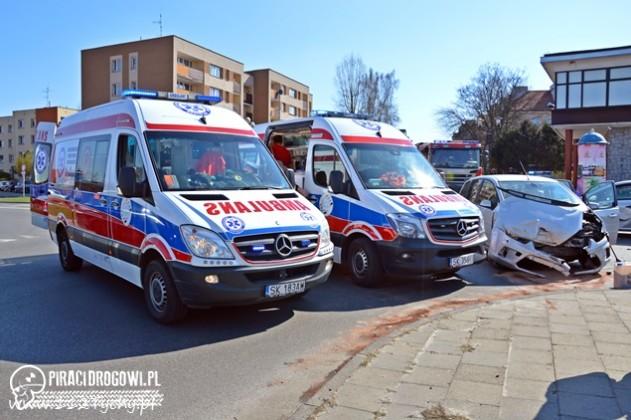Zderzenie trzech aut w Tychach - 6 dzieci w szpitalu
