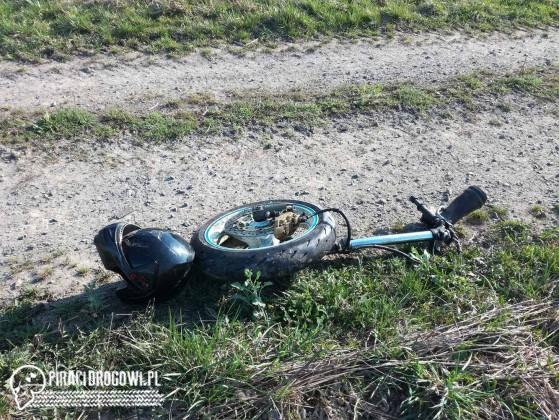 Z motoru strzępy. Motocyklista uderzył w osobówkę. Lądował LPR
