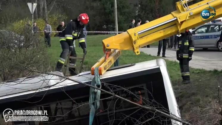 Autobus wpadł do rowu w Krakowie. 9 osób zostało rannych!