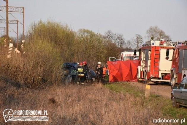 Matka zginęła, córka w stanie ciężkim. Dróżnik nie zamknął przejazdu kolejowego