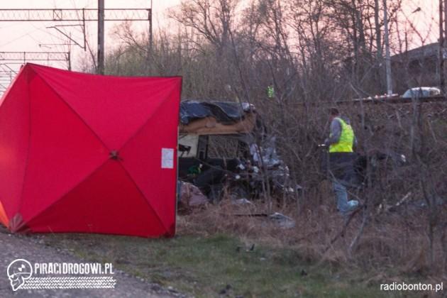 Matka zginęła, córka w stanie ciężkim. Dróżnik nie zamknął przejazdu kolejowego