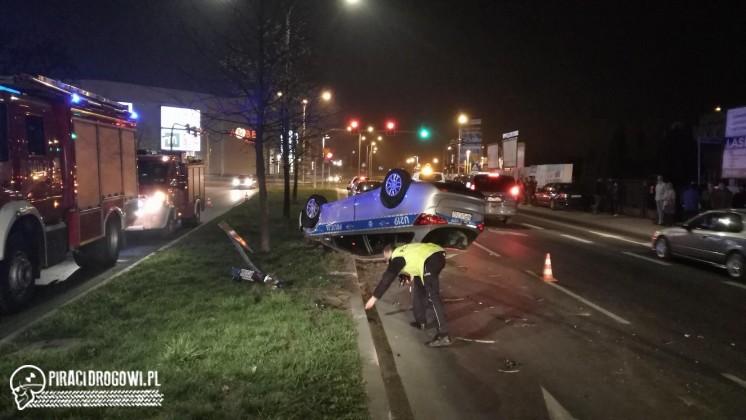 W Kaliszu dachował radiowóz