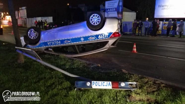 W Kaliszu dachował radiowóz