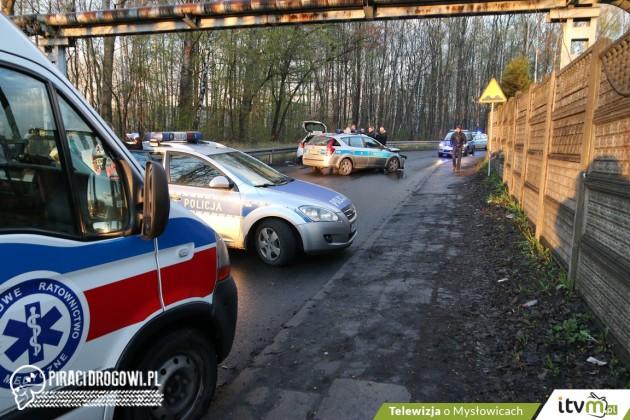 Wypadek podczas policyjnego pościgu. Trzy osoby trafiły do szpitala.