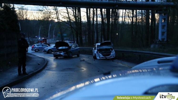 Wypadek podczas policyjnego pościgu. Trzy osoby trafiły do szpitala.
