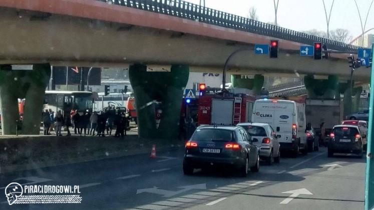 17 osób rannych po zderzeniu autobusu z tramwajem. Nagranie z wideorejestratora!
