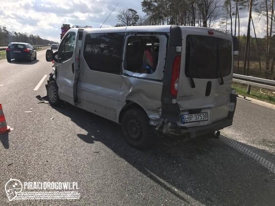 Wypadek na autostradzie A4. Kierowca busa zasnął za kierownicą!