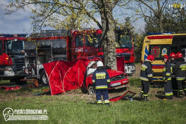 Wyprzedzał na zakręcie i zakazie. 2 osoby zginęły w wypadku volkswagena golfa!