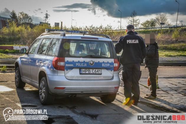 Chciał zatrzymać pociąg 'na stopa'