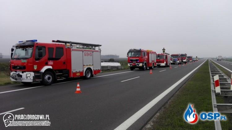 Na autostradzie A2 pojazd obsługi autostrady zderzył się z cysterną