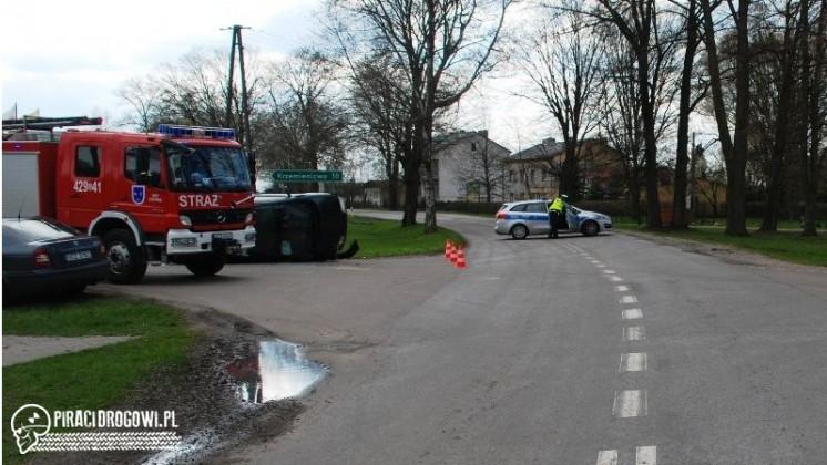 Seat wywrócił się na bok po zderzeniu z fordem. 4 rannych