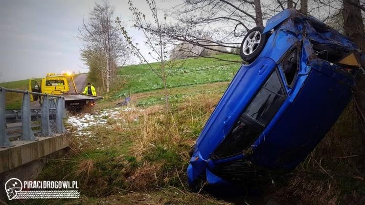 Kilkukrotnie dachowała i wylądowała w potoku
