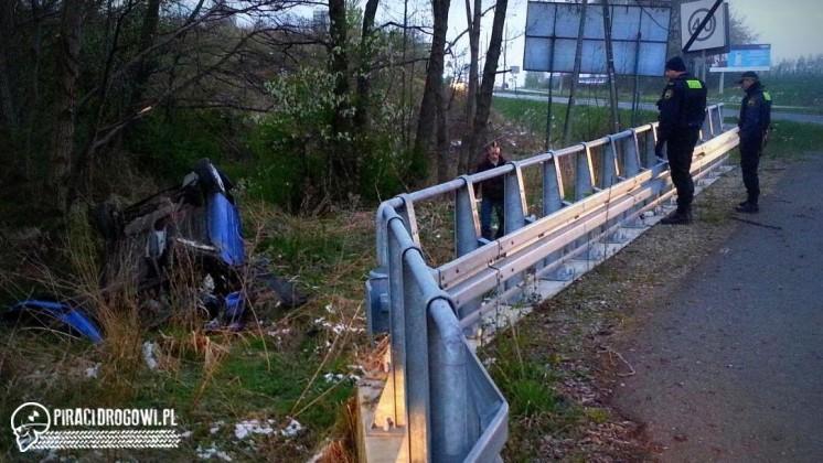 Kilkukrotnie dachowała i wylądowała w potoku