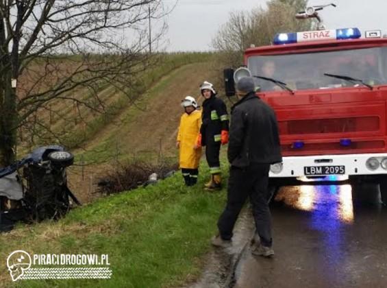 18-letni kierowca BMW zginął w wypadku. Samochód rozpadł się na dwie części!