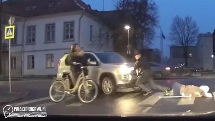 Chciał pomóc starszej pani i prawie ją i siebie zabił