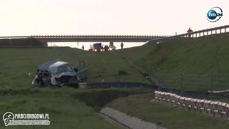 Bus spadł ze skarpy i koziołkował. W środku było 8 osób.
