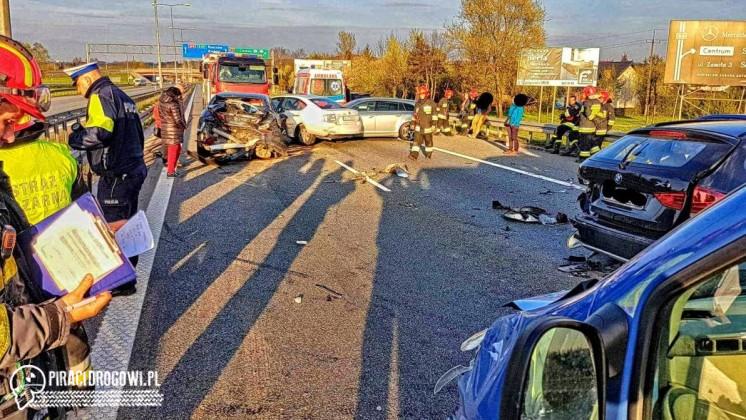 8 pojazdów brało udział w zderzeniu na A4