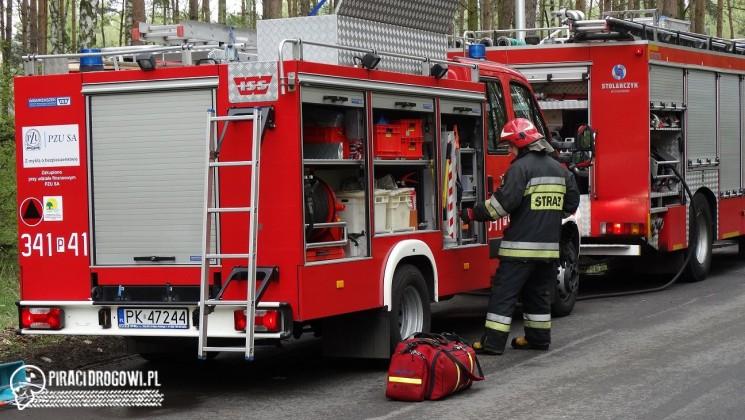 Młody człowiek roztrzaskał się o drzewo