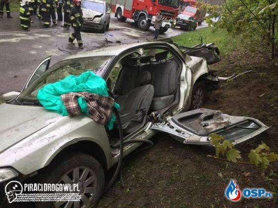 Zderzenie dwóch samochodów osobowych. Jedna osoba była zakleszczona!