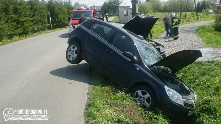 Groźny wypadek z udziałem małych dzieci. Opel uderzył w audi