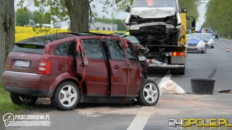 Czołowe zderzenie busa z audi. 5 osób rannych. Lądował śmigłowiec LPR