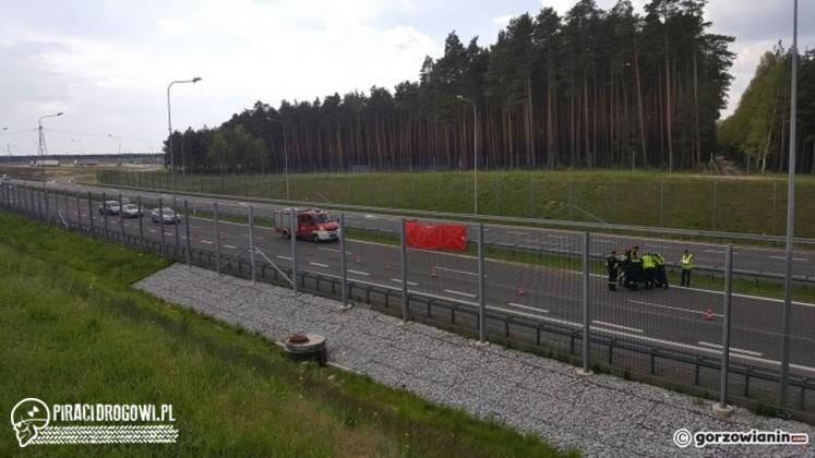 Na S3 motocyklista wjechał w bariery i zginął na miejscu