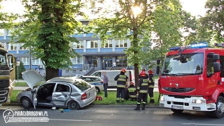 Zderzenie ciężarówki z oplem w Tychach