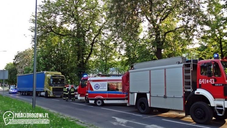 Zderzenie ciężarówki z oplem w Tychach