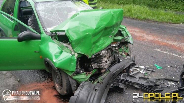 W czołówce bmw z oplem zginął mężczyzna. Kierowca chciał ominąć psa