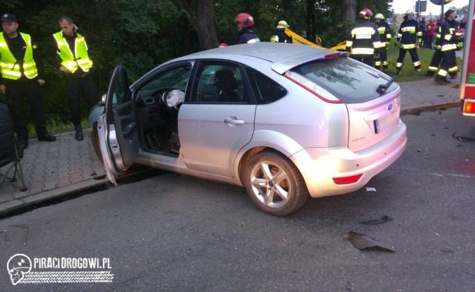 McLaren zderzył się z fordem. Kierowca wymusił pierwszeństwo na rondzie!
