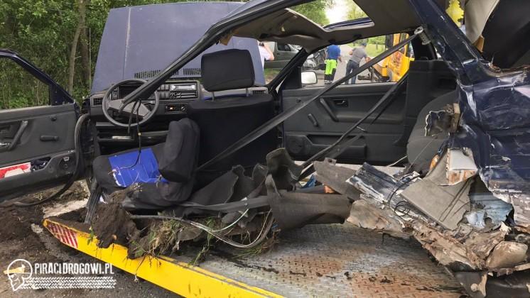 Rozerwany golf w zderzeniu z busem w Opolu