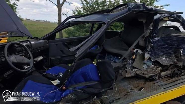 Rozerwany golf w zderzeniu z busem w Opolu