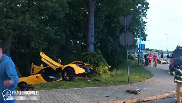 Wypadek McLarena w Krapkowicach. Nagranie z monitoringu