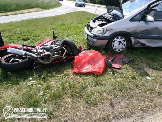 Opolskie. Motocyklista zderzył się z oplem. Śmigłowiec LPR zabrał go do szpitala