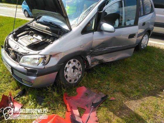 Opolskie. Motocyklista zderzył się z oplem. Śmigłowiec LPR zabrał go do szpitala