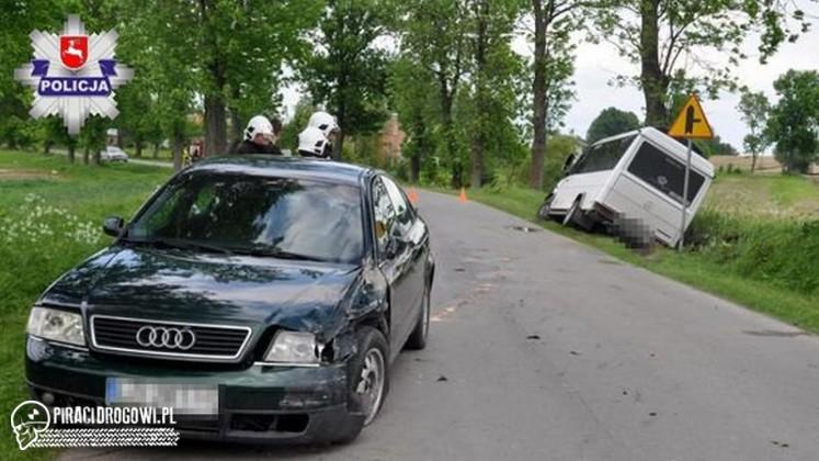 Szkolny autobus przewożący dzieci zderzył się z audi 