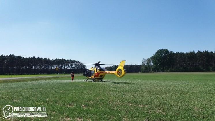 Zderzenie trzech ciężarówek i osobówki w Niedźwiedziu. W akcji LPR
