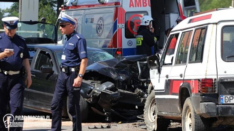 Zjechał bmw na czołówkę z terenówką. 9 osób rannych w tym 5 dzieci