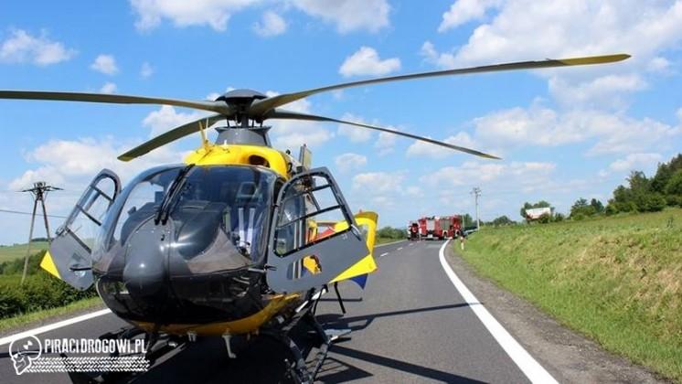 Na DK 8 koło Szklar motocyklista wjechał w busa, interweniowało LPR