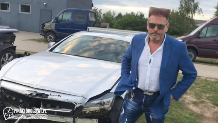 Krzysztof Rutkowski miał kolizję na A1. Wjechanie w bariery i mandat.